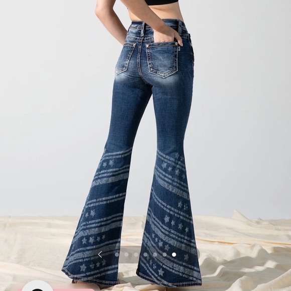 Miss Me Stars n Stripes High Rise
Flare Jeans - Picture 4 of 12